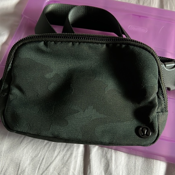 Lululemon - Picture 8 of 8